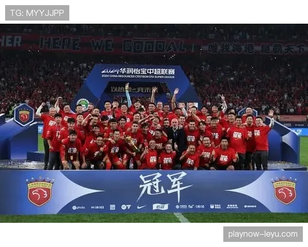 上海海港成功卫冕中超冠军,强势回暖再夺荣耀 上海海港成功卫冕中超冠军,强势回暖再夺荣耀