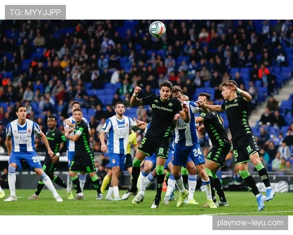 西甲焦点战：巴萨皇马大战在即，双方状态走势清晰