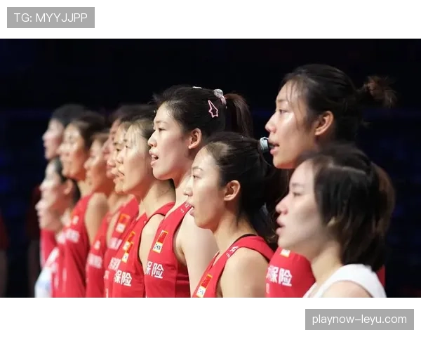 丁霞训练完直接拎爱马仕去接娃，这妈当的也太飒了